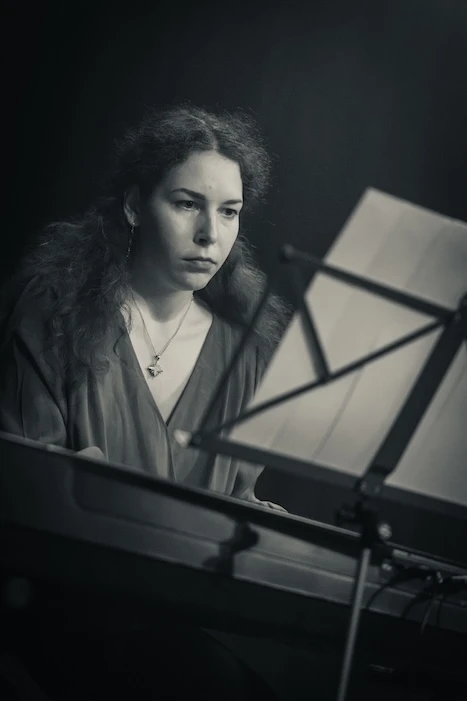 Sanae performing at Mengelmoes — photo 1