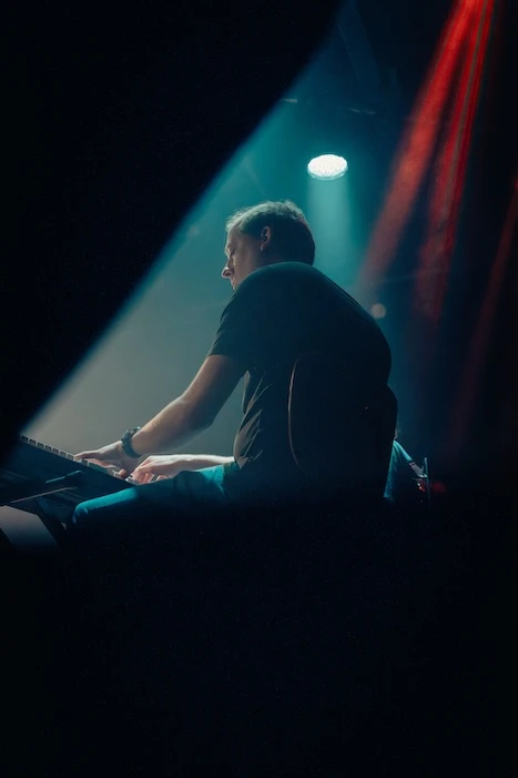 Isha van der Burg performing at Mengelmoes — photo 3