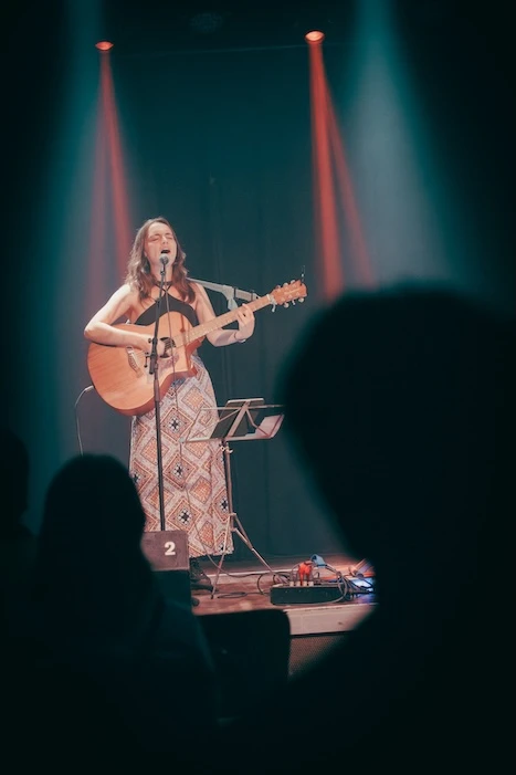 Roos van der Stelt performing at Mengelmoes — photo 5