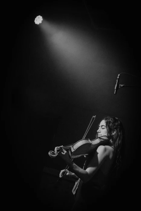 Alkistis Misouli performing at Mengelmoes — photo 4