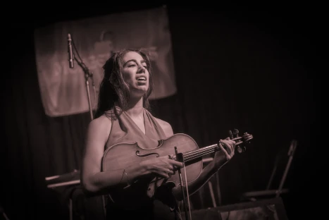 Alkistis Misouli performing at Mengelmoes — photo 7
