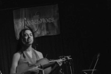 Alkistis Misouli performing at Mengelmoes — photo 8