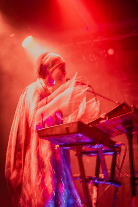 Miss Meredith performing at Mengelmoes — photo 10