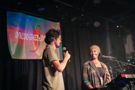 Miss Meredith performing at Mengelmoes — photo 11