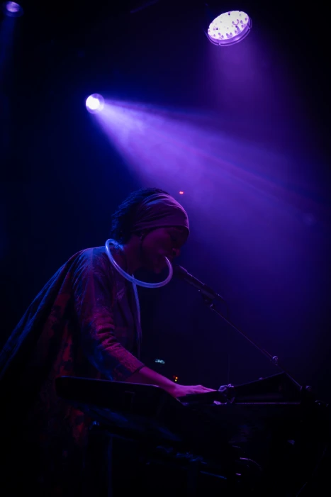Miss Meredith performing at Mengelmoes — photo 3