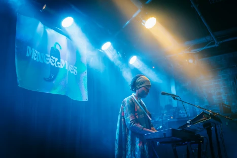 Miss Meredith performing at Mengelmoes — photo 5