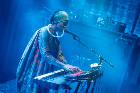 Miss Meredith performing at Mengelmoes — photo 9