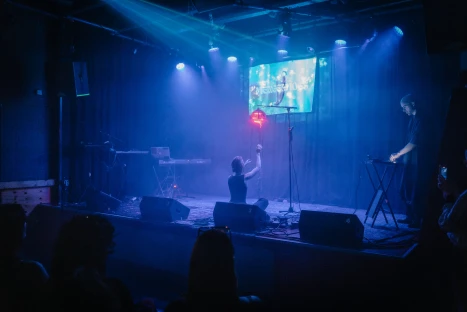 Studio Seamless performing at Mengelmoes — photo 6